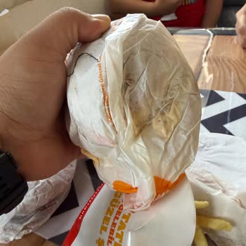 Karabük’te Burger King Siparişinde Ezilmiş Ürünler Ve Haksız Termal Çanta Ücreti