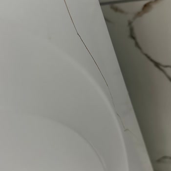 Bosch Çamaşır Makinesinde Çatlak Ve Aşırı Titreşim İçin Kök Sebep İncelenmedi, Ücret Talep Edildi