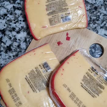Lente Edam Peynirindeki Plastik Parçalar Ve Cevapsız Şikayet