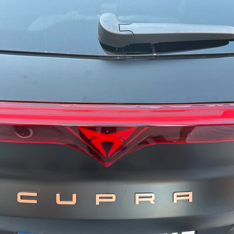 Yeni Cupra Terramar'da Arka Stop Şeritlerinde Erken Beyazlaşma Ve Çatlaklar