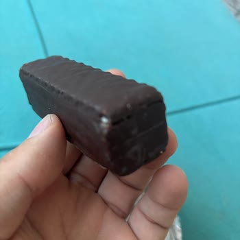 Karam Gurme Çikolatada Kaplamasız Ve Parçalanmış Paket Güvensizlik Yarattı