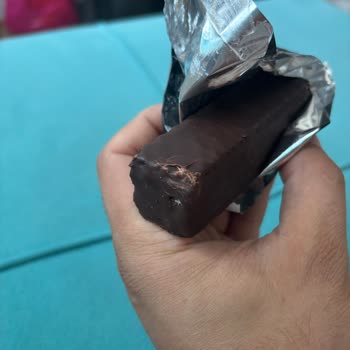 Karam Gurme Çikolatada Kaplamasız Ve Parçalanmış Paket Güvensizlik Yarattı