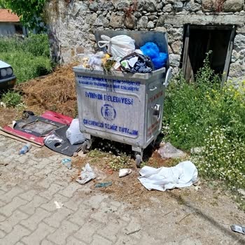 Kocaoba Mahallesinde Çöp Toplanmıyor Sokak Dar Bahanesiyle Sürekli İhmal