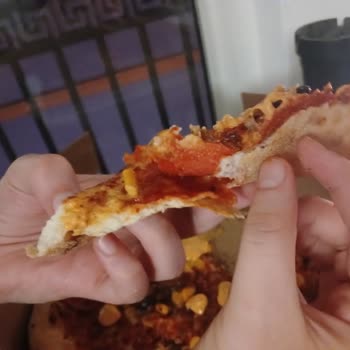 Hamursuz Pizza Ve Yetersiz Getir Müşteri Desteği