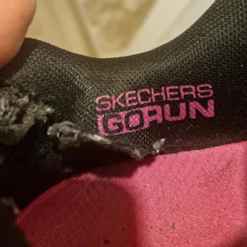 Skechers Max Cushioning Arch Fit 2.0 Avenida Modelinde Üretim Hatası İddiası Ve Mağaza Reddi