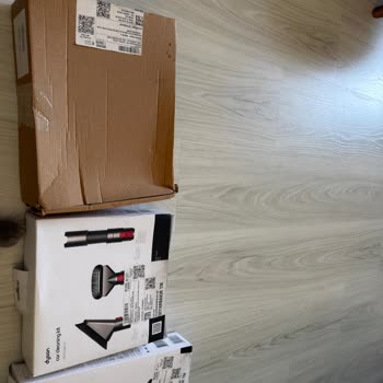 Dyson Kargo Paketi Açılmış Ve Parçalar Eksik