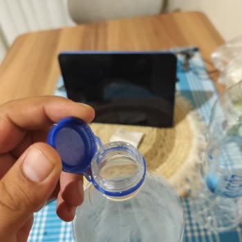 Damla Su Şişe Kapakları Açılmıyor Ve Keskin Kenarlarıyla Yaralanma Riski