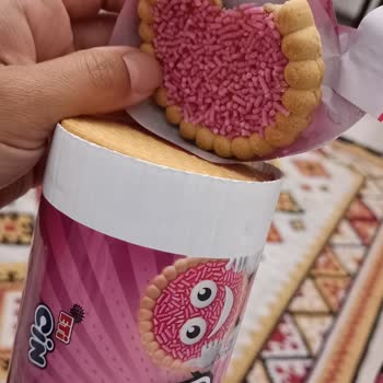 Eti Cin Çilek Soslu Bisküvi Paketi Açıldığında Parça Eksikliği Güveni Sarsıyor