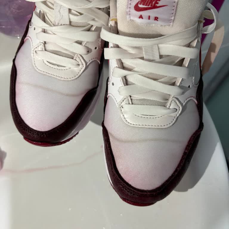 Yağmurda Renk Bulaşmasıyla Nike Air Max Değişim İsteği