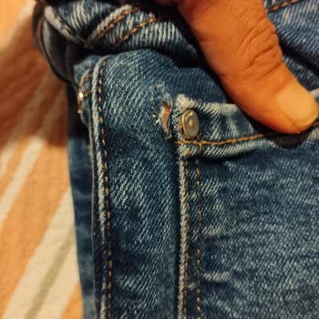 Mavi Pantolon Arka Ceplerde Erken Yırtılma Ve Değişim Talebi