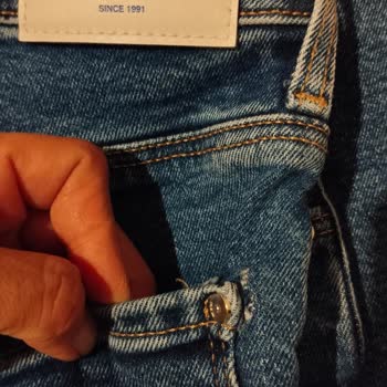 Mavi Pantolon Arka Ceplerde Erken Yırtılma Ve Değişim Talebi