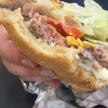 İncirli Burger King Şubesinde Sert Ekmek Ve Çiğ Köfte Sebebiyle Mide Bulantısı