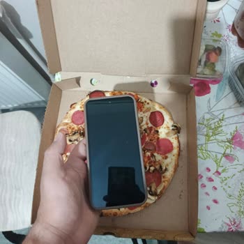 Orta Boy Pizza Yerine Küçük Gelen Ve 898 TL İadesi Reddedildi