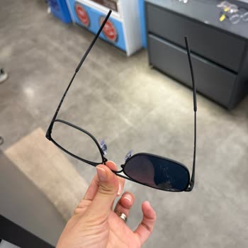 Rayban Gözlüğüm Kutu İçinde Hasar Gördü Ve Garanti Reddi
