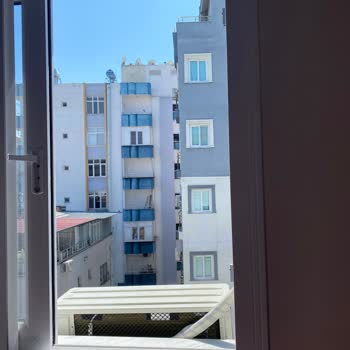 Montaj İşçiliği Kötü, Duvarıma Ağır Hasar Verildi