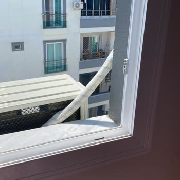 Montaj İşçiliği Kötü, Duvarıma Ağır Hasar Verildi