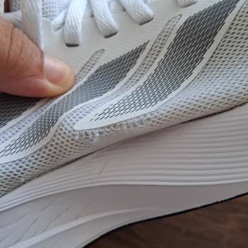 Adidas Ayakkabısında Üretim Hatası: Kısa Sürede Deformasyon Ve Yırtılma