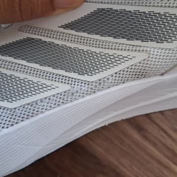 Adidas Ayakkabısında Üretim Hatası: Kısa Sürede Deformasyon Ve Yırtılma