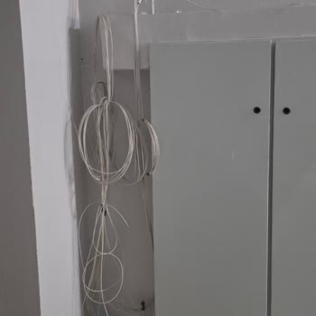 Üç Yıllık Bekleyiş Sonrası Fiber Altyapısı Gelmedi Kablolar Görüntü Kirliliği Ve Tehlike Oluşturuyor