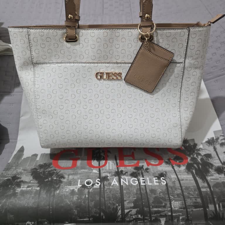 Guess Çantasında Dikiş Kusuru, Mağaza Kullanıcı Hatası Dedi