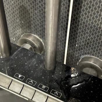 Robo Eviye Ve Duşta Çizik, Pas Ve Yanmayan Işıklar; Montaj Ücretleri Dahil Tam İade Talebi