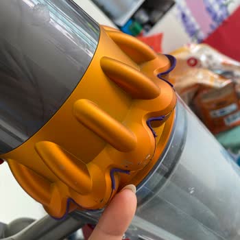 Dyson V15 Süpürge Haznesi Silikon Parçası Kırıldı Ve Dış Sünger Parçalandı