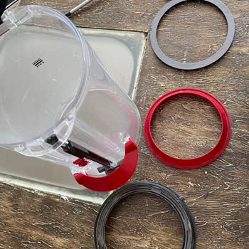 Dyson V15 Süpürge Haznesi Silikon Parçası Kırıldı Ve Dış Sünger Parçalandı