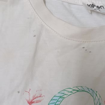 Koton Çocuk Tişörtlerinde Tek Yıkamada Delik Ve Renk Solması