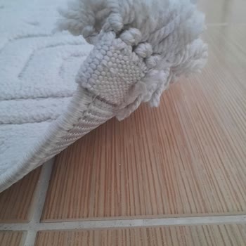 Halı Kenarları Kıvrılıyor, Satıcılar Soruna Karşı Duyarsız