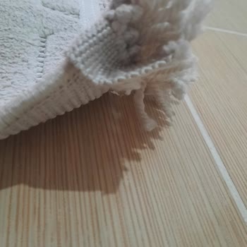 Halı Kenarları Kıvrılıyor, Satıcılar Soruna Karşı Duyarsız