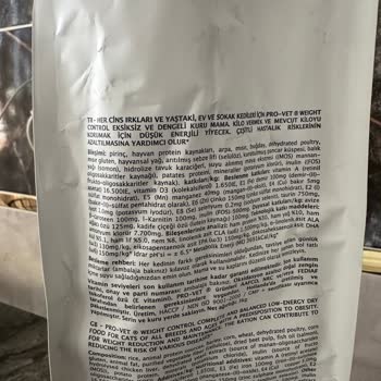 Kedi Mamasının İçerik Ve Boyut Uyuşmazlığı Nedeniyle Kusma Ve Firma Desteği Eksikliği