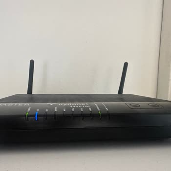 Manisa'da Bina Yıkımı Sonrası İnternet Ve TV Kesintisi Uzun Süre Çözülmedi