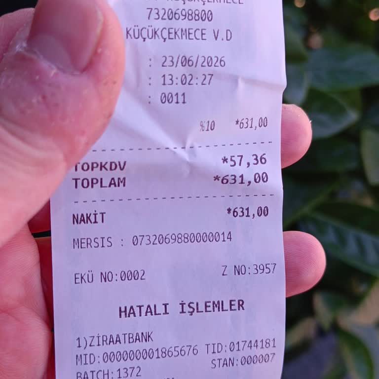 Dilek Pastanesi Sefaköy Şubesinde Pişmemiş Hamburger Üzerinden 520 TL İade Talebi