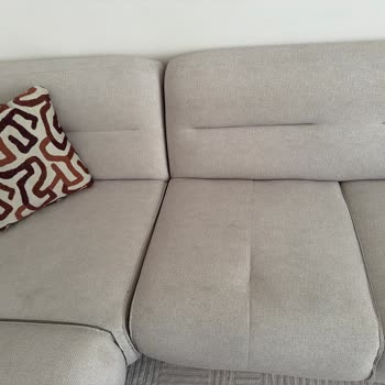 Leke Tutmaz Dediği Köşe Takımı İçin Ücretsiz Kumaş Değişimi Talebi