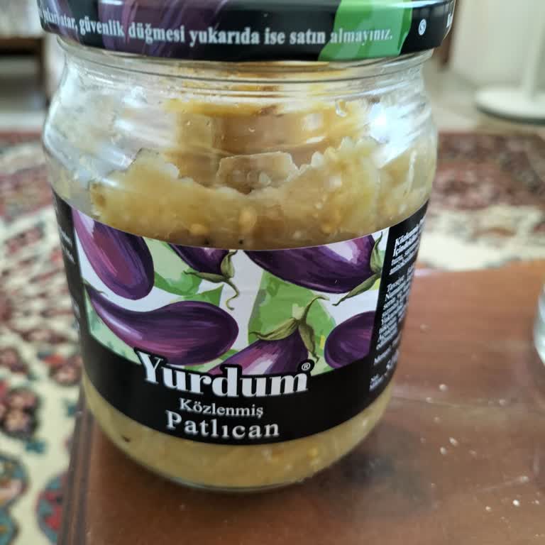 BİM Şubesinde Ekşi Patlıcan Kavanozu Tüketilemez Ve Okunaksız Son Tüketim Tarihi