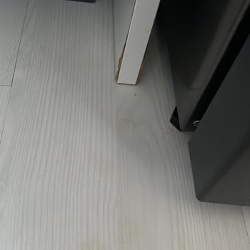 Arçelik Buzdolabının Tekrarlayan Su Sızıntısı Ve Parke Hasarı Üzerine Çözüm İsteği
