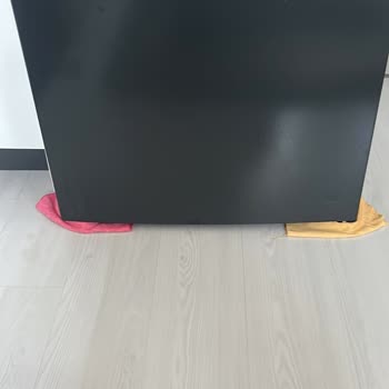 Arçelik Buzdolabının Tekrarlayan Su Sızıntısı Ve Parke Hasarı Üzerine Çözüm İsteği