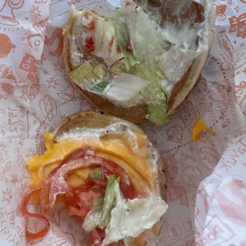 390 TL'lik Pop Chicken Menüsünde Tavuksuz Hamburger