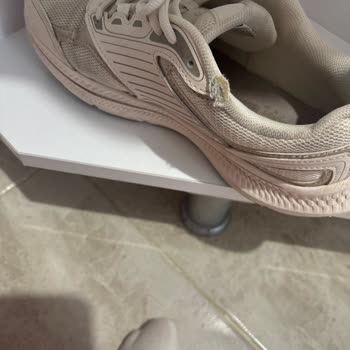 Kısa Sürede Açılan Skechers Ayakkabısında Üretim Hatası Şikayeti