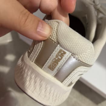 Kısa Sürede Açılan Skechers Ayakkabısında Üretim Hatası Şikayeti