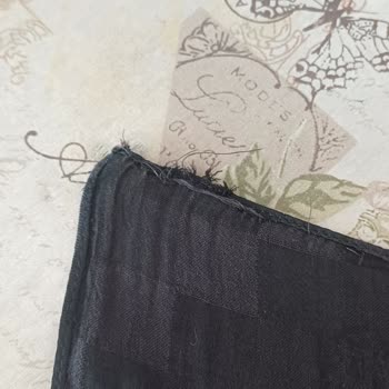 Fresh Scarfs Mağazasındaki Yeni Sezon Şallarda İlk Yıkamada Kenar Sökülmesi Ve Etiket Çıkması