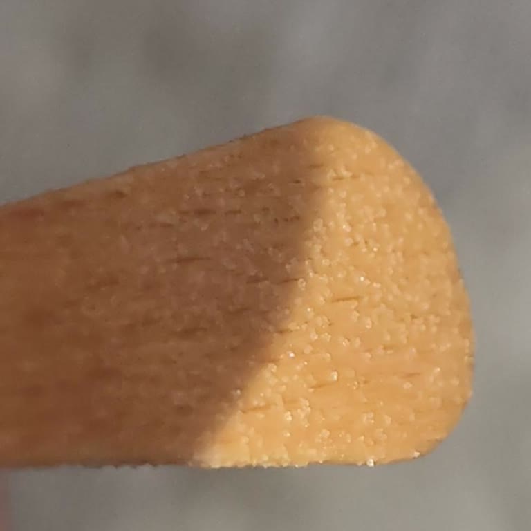Magnum Dondurma Çubuğunda Kristalize Pürüzlülük Ve Dil Yarası