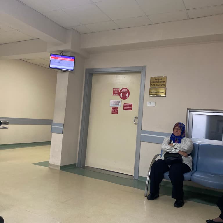 Kardiyoloji Bölümünde Saatlerce Bekletilmek Ve Bilgilendirme Eksikliği