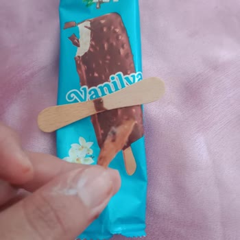 Migros Kids Stick Vanilya Dondurmasında Tahta Parçası: Gıda Güvenliği Endişesi