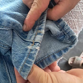 Mavi Mağazasındaki Jean Pantolon Kısa Sürede Yırtıldı Ve Değişim Reddedildi