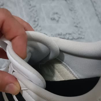 Intersport Akbatı’dan Kirli Ve Renk Uyumsuzluğuna Sahip Adidas Ayakkabı