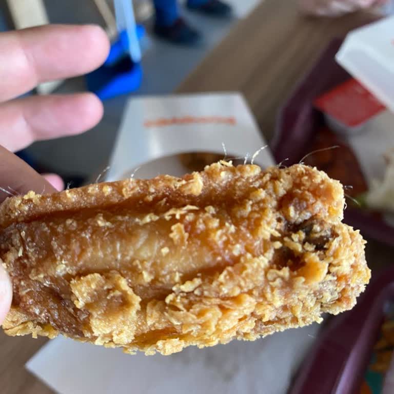 Popeyes Bursa Gemlik Şubesinde Tavukta Kıl Bulundu, Personel Umursamaz