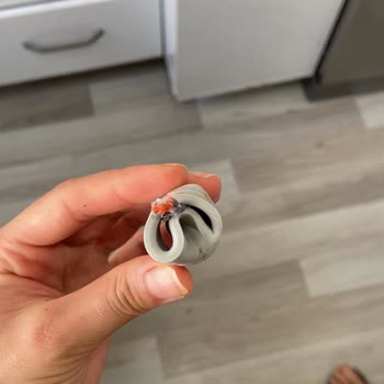 Beko Yetkili Servisinin Hatalı Kurulumu Su Sızıntısına Ve Parke Şişmesine Neden Oldu