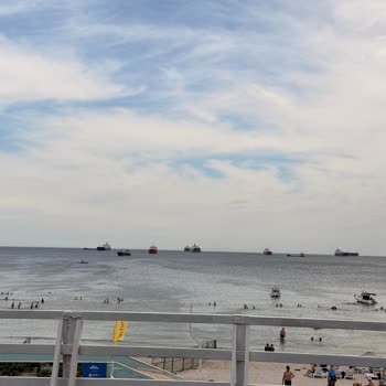 Florya Plajı'nda Kirli Deniz Ve Sağlık Sorunları Nedeniyle Ücret İadesi Talebi