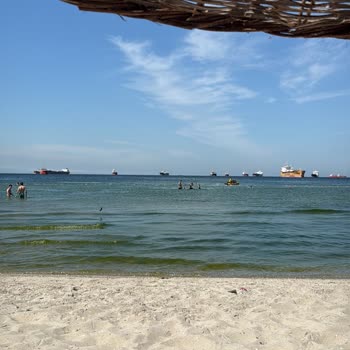Florya Plajı'nda Kirli Deniz Ve Sağlık Sorunları Nedeniyle Ücret İadesi Talebi